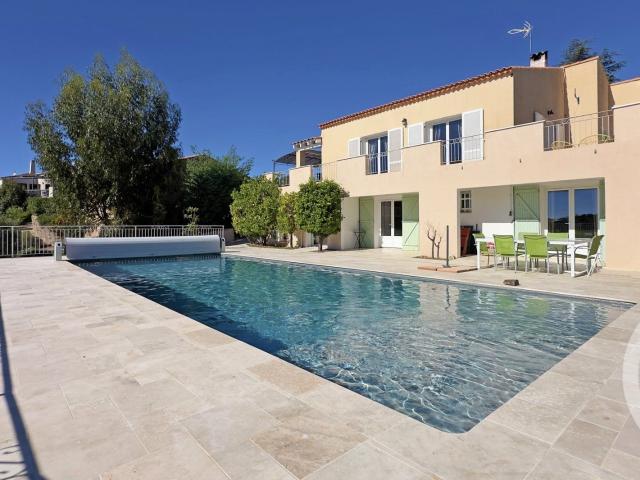 Maison 7 pièces 235 m²