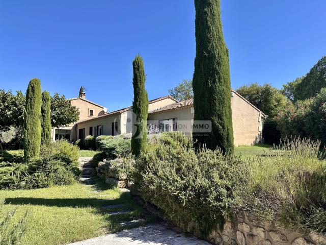 Maison 7 pièces 236 m²