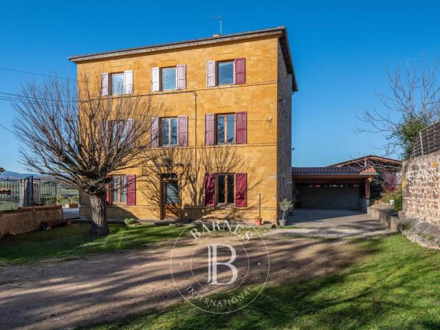 Maison 7 pièces 236 m²