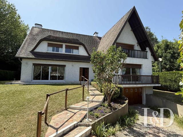 Maison 7 pièces 236 m²