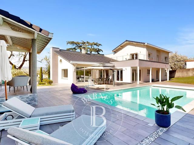 Maison 7 pièces 237 m²