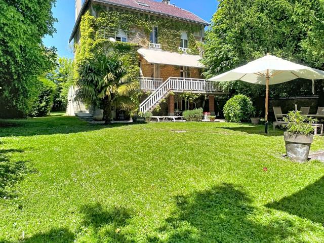 Maison 7 pièces 237 m²
