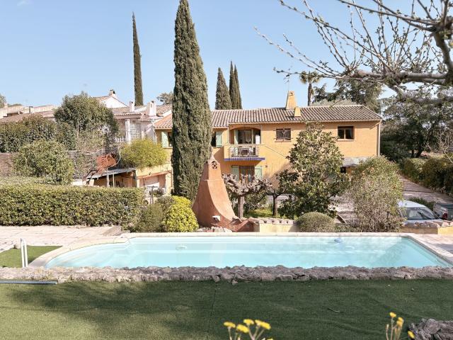 Maison 7 pièces 237 m²