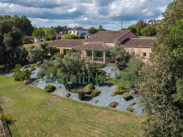 Maison 7 pièces 237 m²
