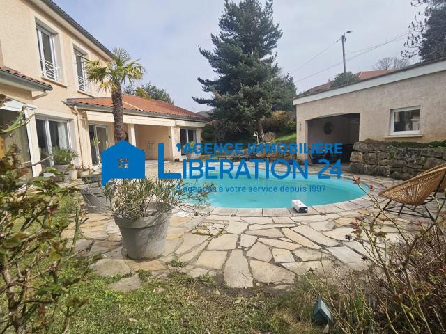Maison 7 pièces 238 m²