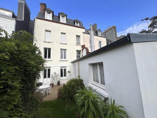 Maison 7 pièces 238 m²