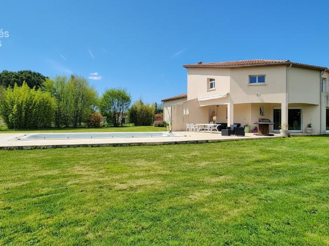 Maison 7 pièces 238 m²