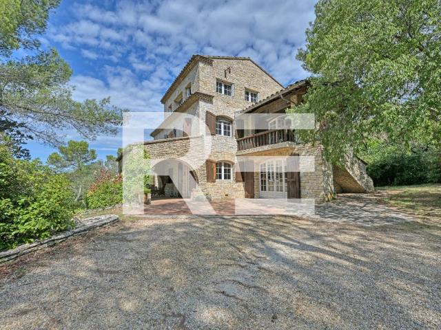 Maison 7 pièces 238 m²