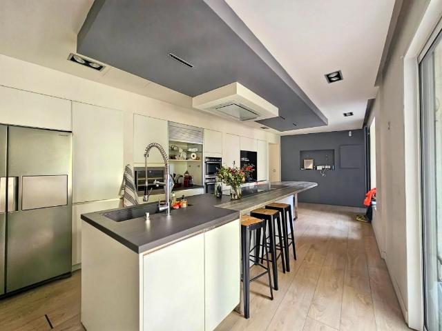 Maison 7 pièces, 238 m² à louer à Chambourcy 78240