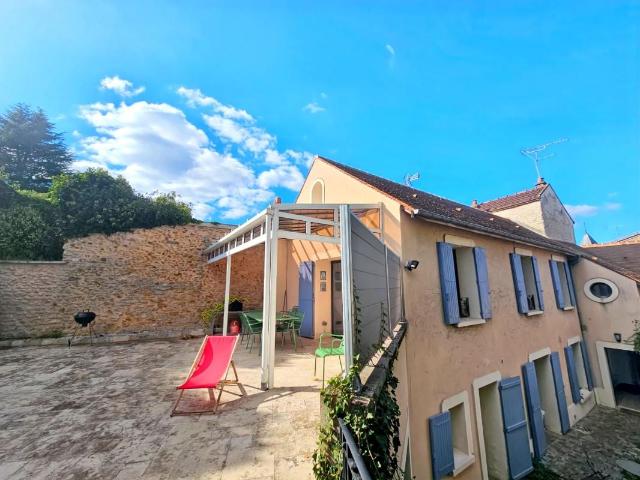 Maison 7 pièces, 238 m² à louer à Chambourcy 78240