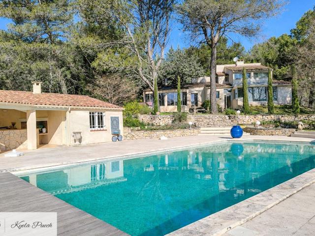 Maison 7 pièces 239 m²
