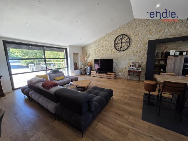 Maison 7 pièces 239 m²