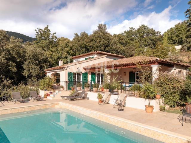 Maison 7 pièces 239 m²