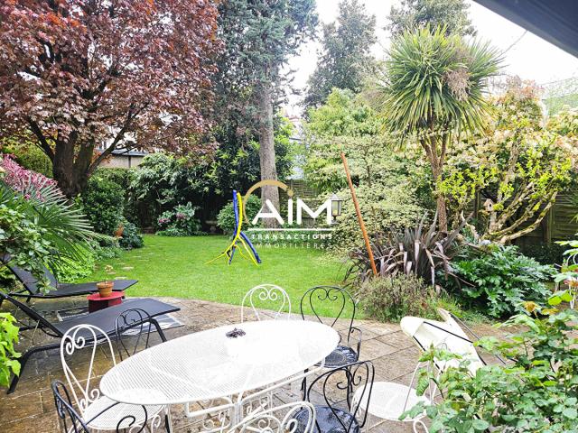 Maison 7 pièces 230 m²