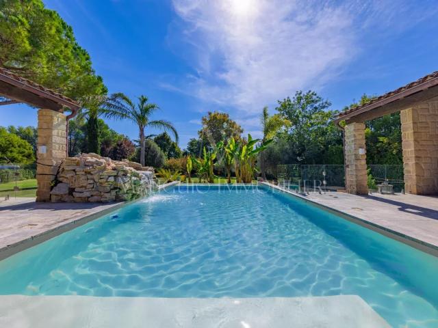 Maison 7 pièces 230 m²