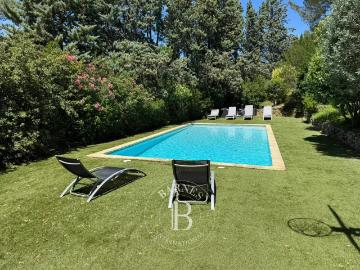 Maison 7 pièces 230 m²