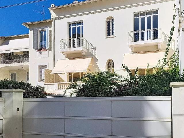 Maison 7 pièces 230 m²