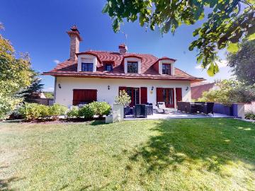 Maison 6 pièces 233 m²