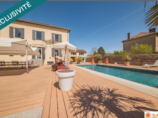 Maison 7 pièces 230 m²