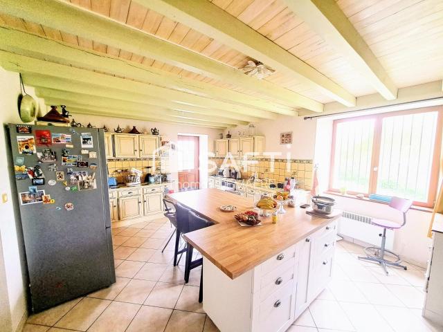 Maison 7 pièces 230 m²