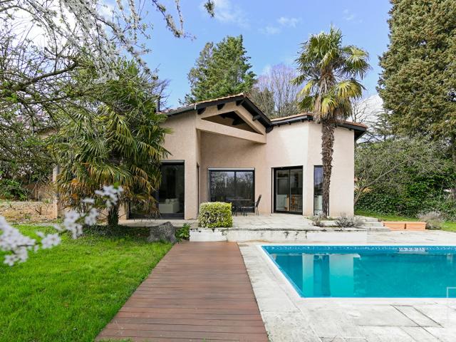 Maison 7 pièces 228 m²
