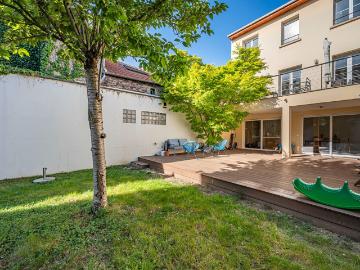 Maison 7 pièces 230 m²