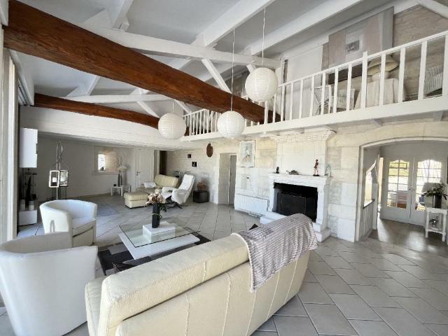 Maison 7 pièces 230 m²