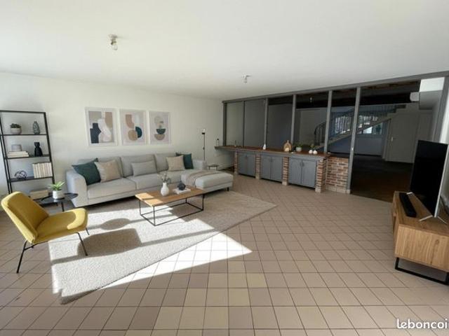 Maison 7 pièces 230 m²