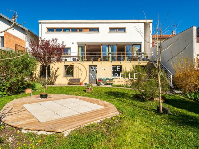 Maison 7 pièces 230 m²