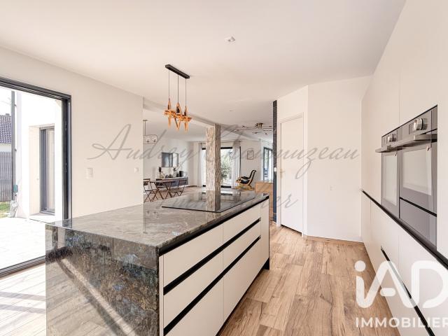 Maison 7 pièces 230 m²