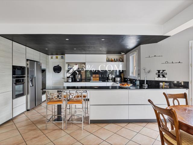 Maison 7 pièces 230 m²