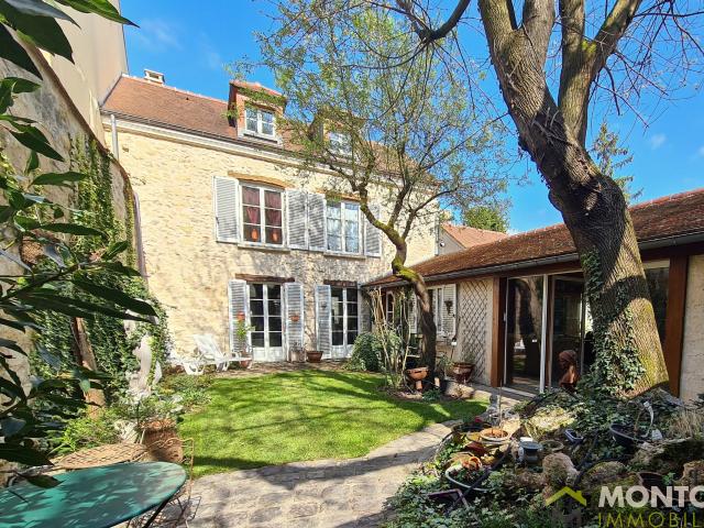 Maison 7 pièces 230 m²