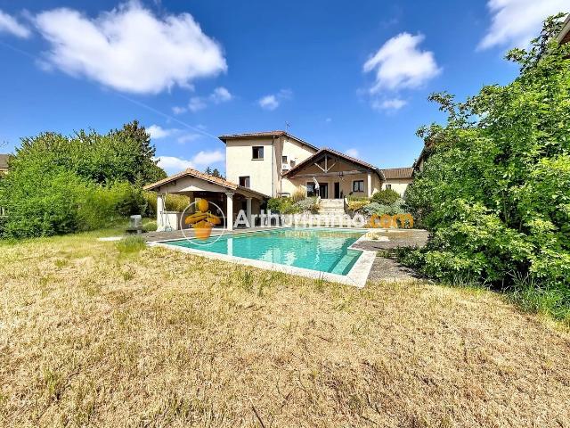 Maison 7 pièces 230 m²