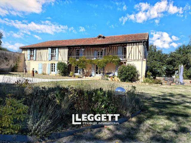 Maison 7 pièces 230 m²
