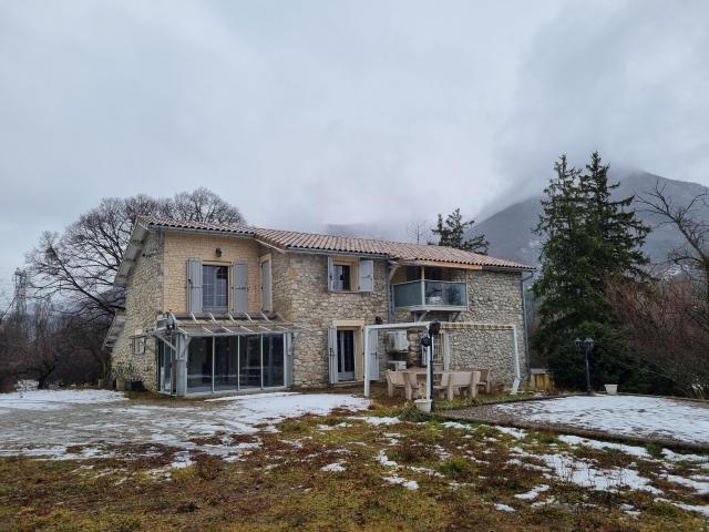 Maison 7 pièces 230 m²