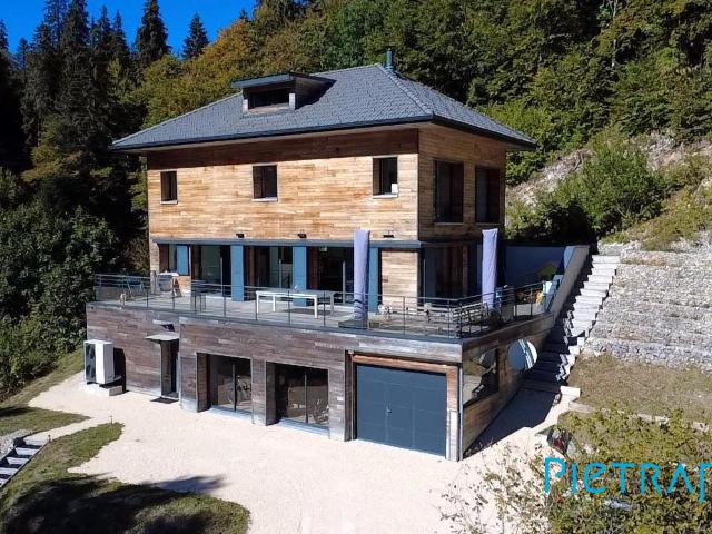 Maison 7 pièces 230 m²