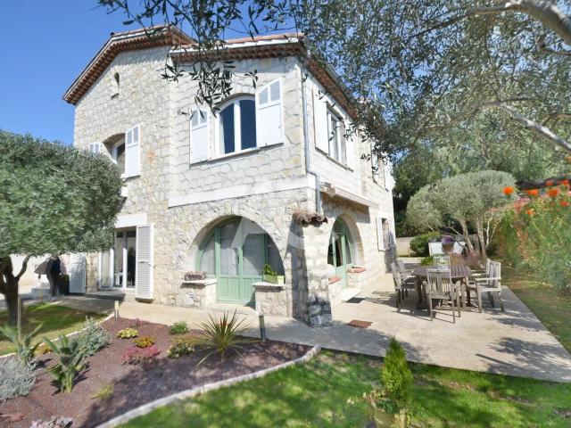 Maison 7 pièces 230 m²