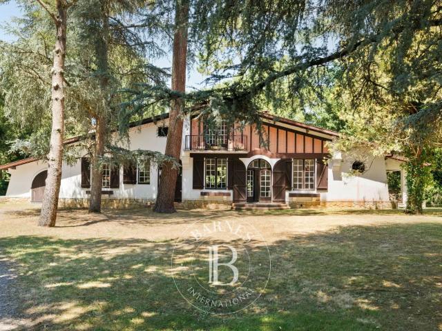 Maison 7 pièces 230 m²