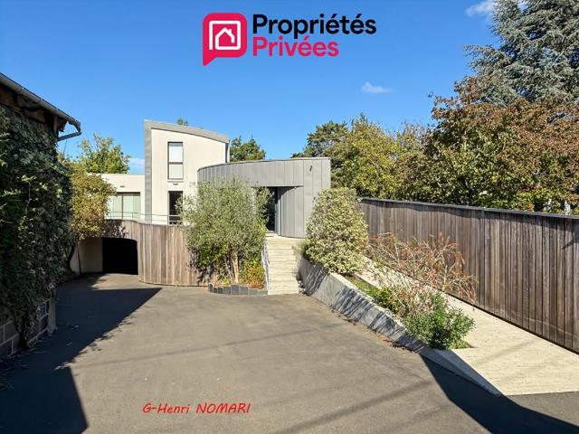 Maison 7 pièces 230 m²