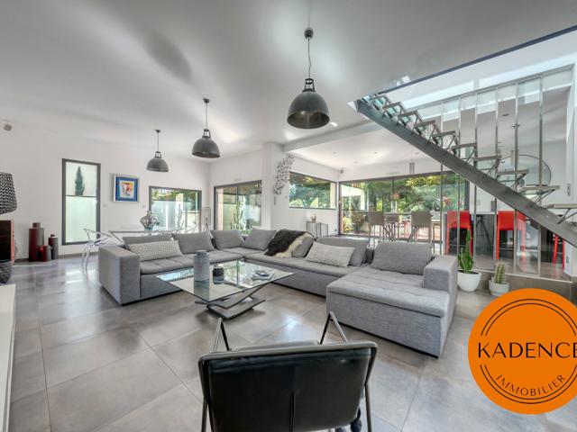 Maison 7 pièces 230 m²