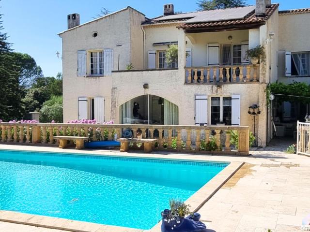 Maison 7 pièces 230 m²