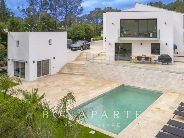 Maison 7 pièces 230 m²