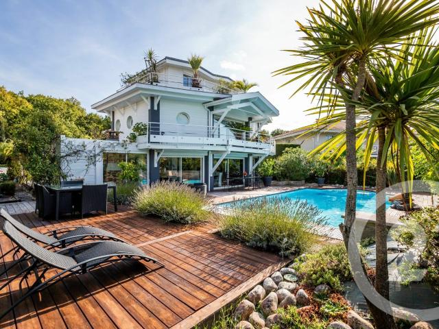 Maison 7 pièces 230 m²