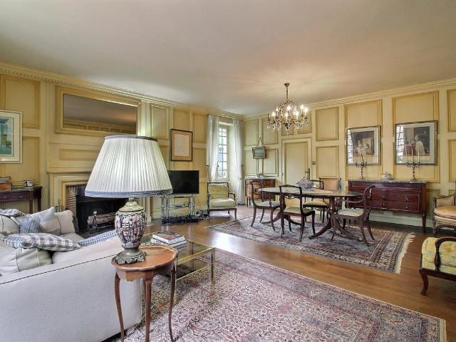 Maison 7 pièces 230 m²