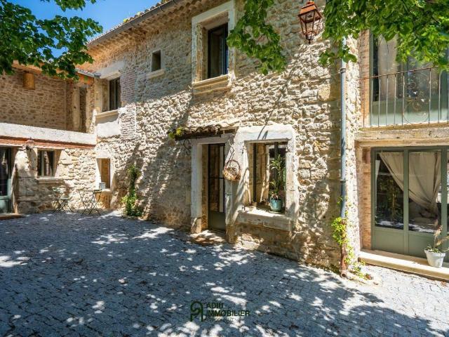 Maison 7 pièces 230 m²