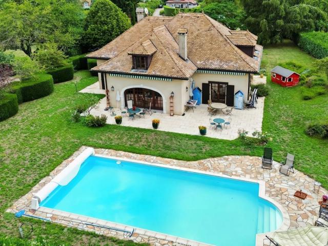 Maison 7 pièces 230 m²