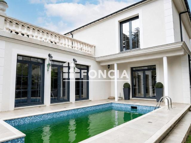 Maison 7 pièces 230 m²