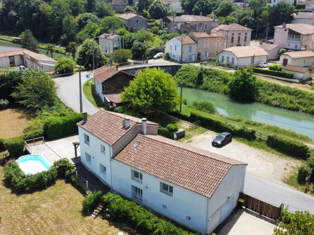 Maison 7 pièces 230 m²