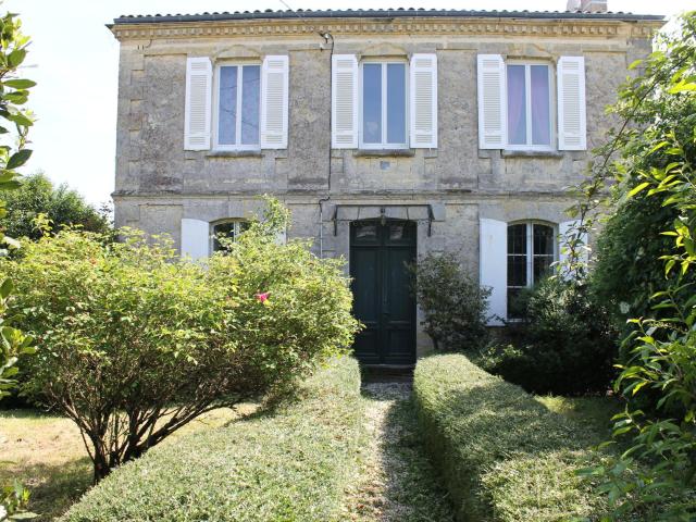 Maison 7 pièces, 230 m² à louer à Capian 33550