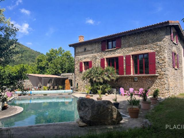 Maison 7 pièces 231 m²